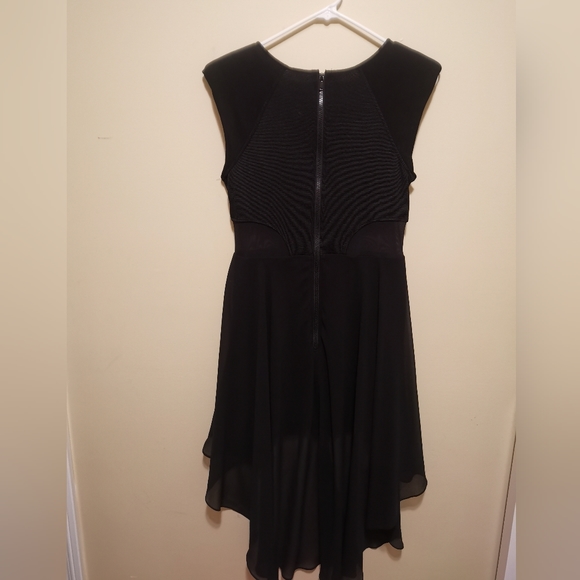 2nd hand dress - Picture 2 of 2